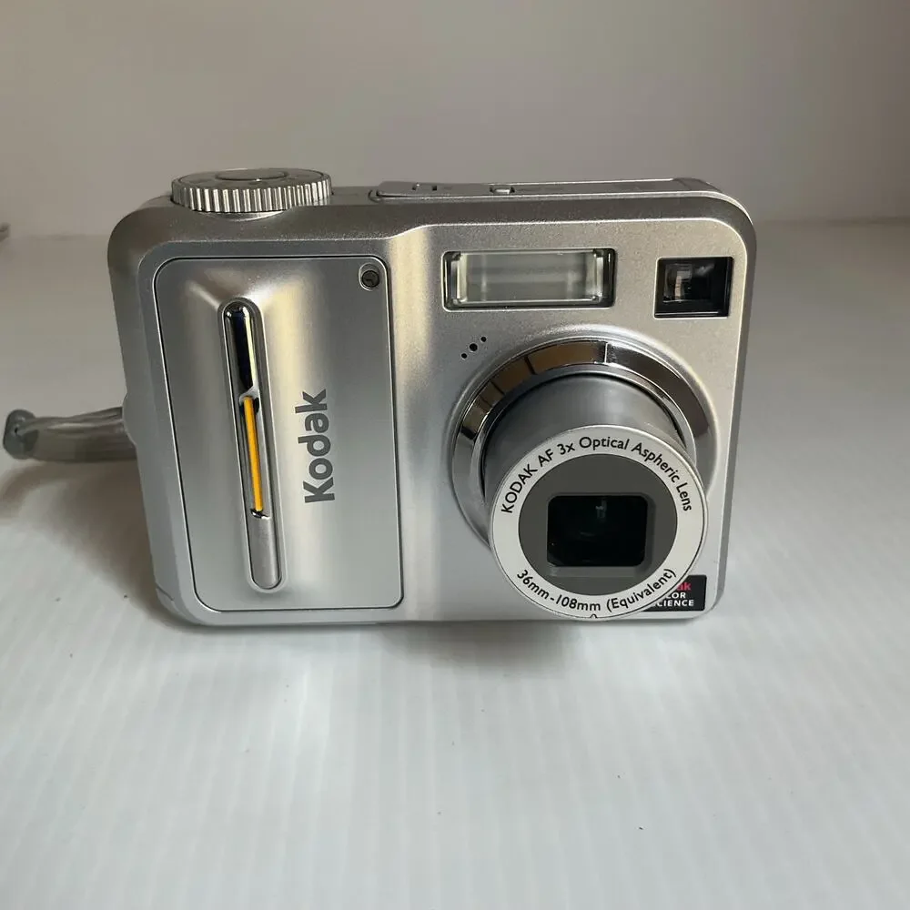 Kodak EasyShare C653 6.1MP Digital Camera Bundle SD Cards Case Tested Working